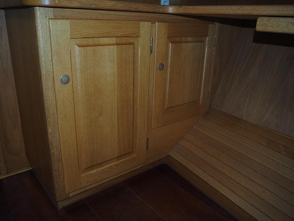 Saloon, Accommodation